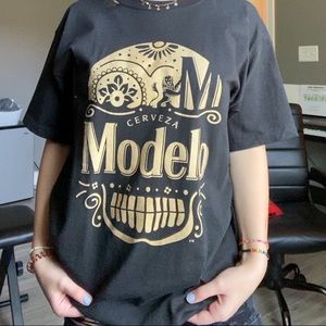 urban outfitters modelo cerveza t shirt